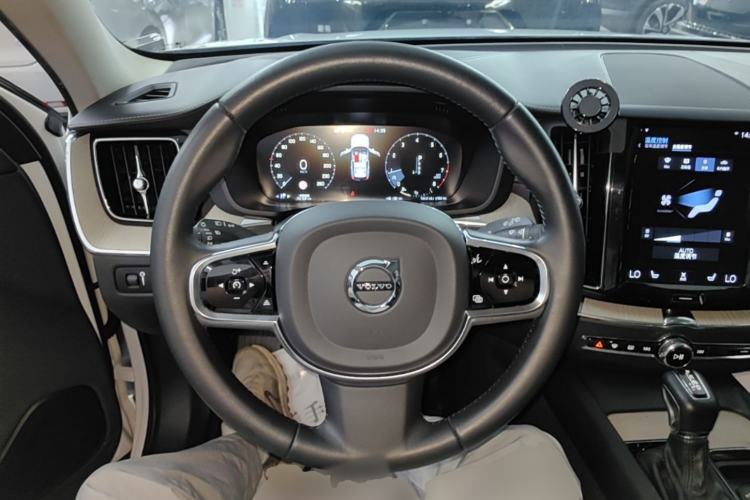 Used Volvo XC60 2020 T5 4x4 Smart Luxury Edition Steering Wheel