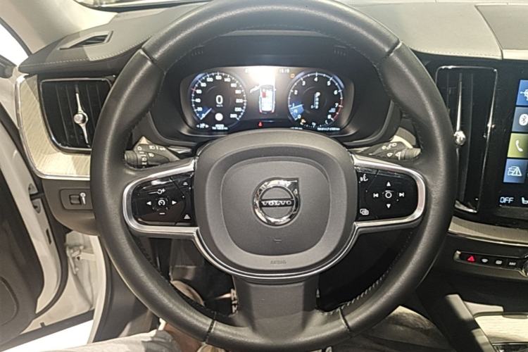 Used Volvo XC60 2020 T5 4x4 Smart Luxury Edition Steering Wheel