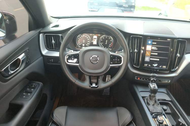 Used Volvo XC60 2020 T5 4x4 Smart & Dynamic Sport Edition Steering Wheel