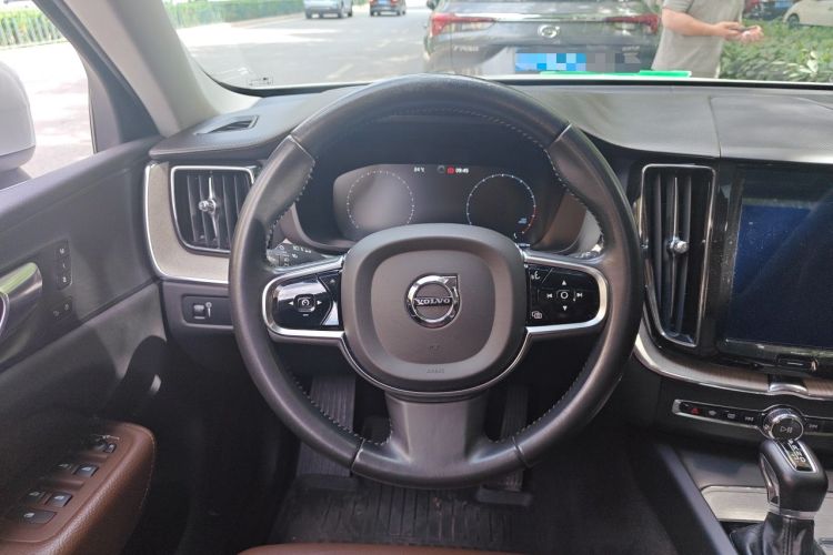 Used Volvo XC60 2020 T5 4x4 Smart Luxury Edition Steering Wheel