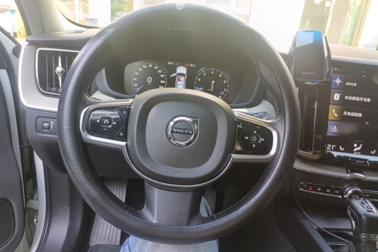 Used Volvo XC60 2020 T5 4x4 Smart Luxury Edition Steering Wheel