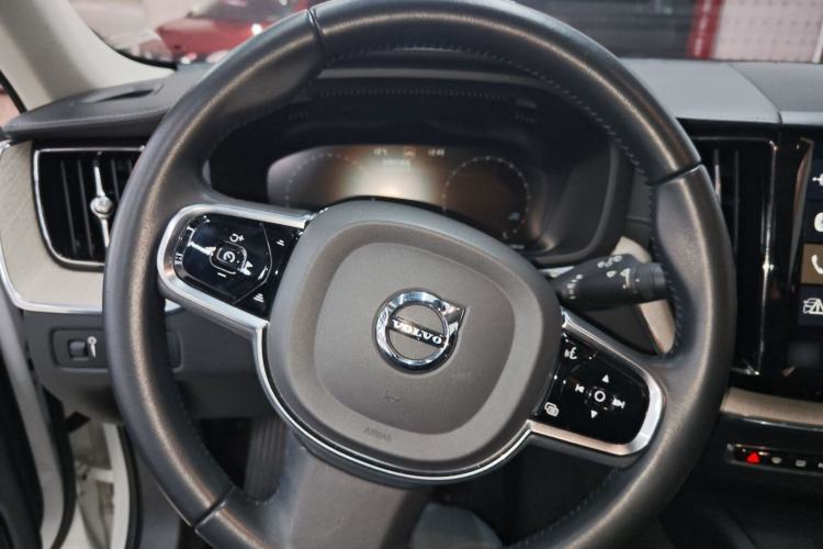 Used Volvo XC60 2020 T5 4x4 Smart Luxury Edition Steering Wheel