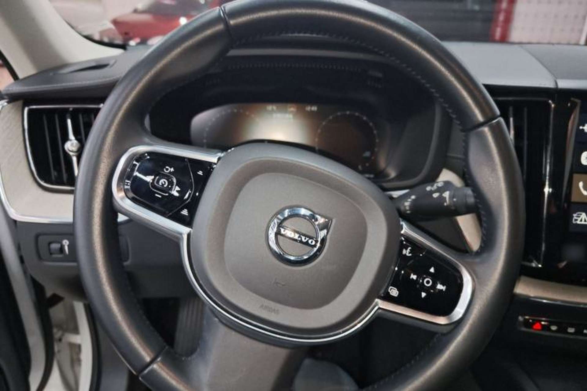 Used Volvo XC60 2020 T5 4x4 Smart Luxury Edition Steering Wheel