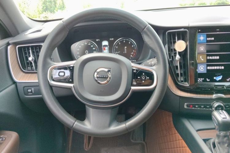 Used Volvo XC60 2020 T5 4x4 Smart Luxury Edition Steering Wheel
