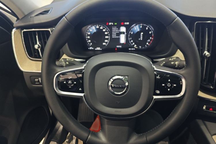 Used Volvo XC60 2020 T5 4x4 Smart Luxury Edition Steering Wheel