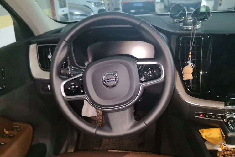 Used Volvo XC60 2020 T5 4x4 Smart Luxury Edition Steering Wheel