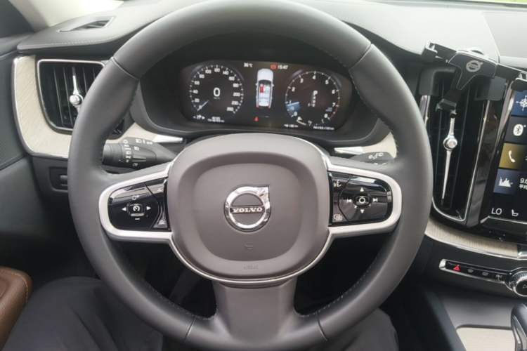 Used Volvo XC60 2020 T5 4x4 Smart Luxury Edition Steering Wheel