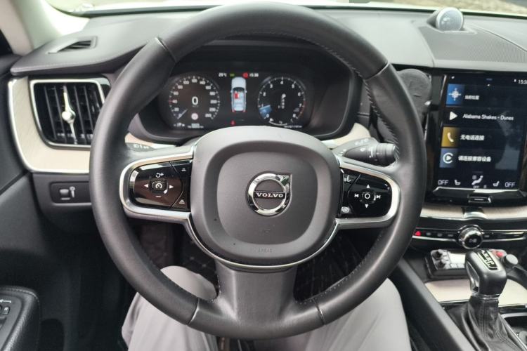 Used Volvo XC60 2020 T5 4x4 Smart Luxury Edition Steering Wheel