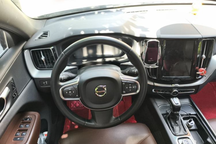 Used Volvo XC60 2020 T5 4x4 Smart Luxury Edition Steering Wheel