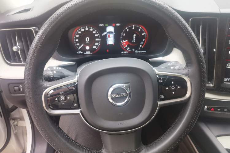 Used Volvo XC60 2020 T5 4x4 Smart Luxury Edition Steering Wheel