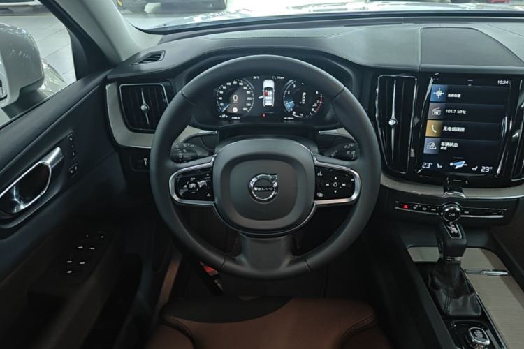 Used Volvo XC60 2020 T5 4x4 Smart Luxury Edition Steering Wheel