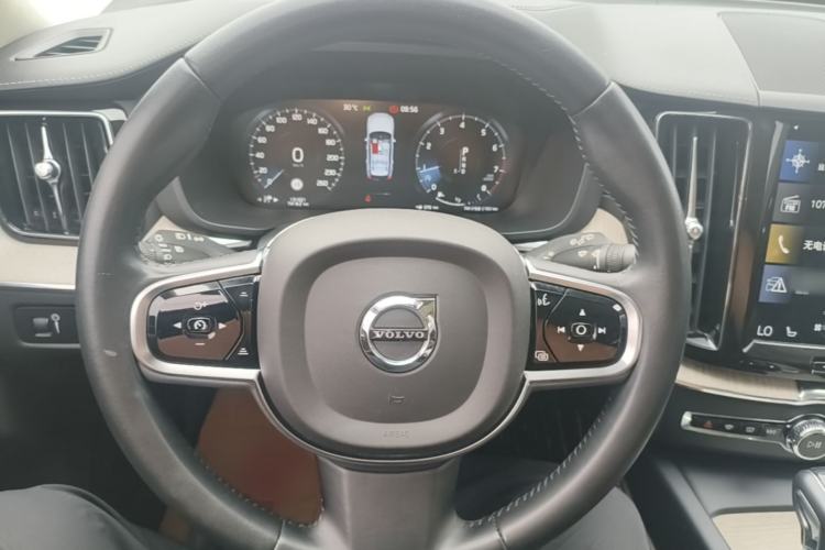 Used Volvo XC60 2020 T5 4x4 Smart Luxury Edition Steering Wheel