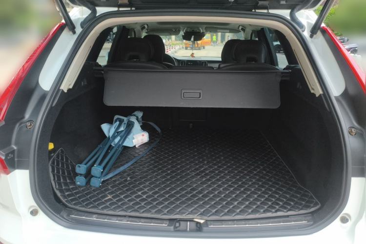 Used Volvo XC60 2020 T5 4x4 Smart Luxury Edition Trunk