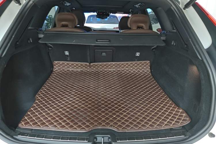 Used Volvo XC60 2020 T5 4x4 Smart Luxury Edition Trunk