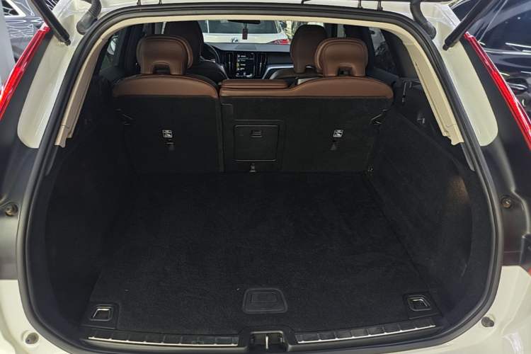 Used Volvo XC60 2020 T5 4x4 Zhiyi Luxury Edition Trunk