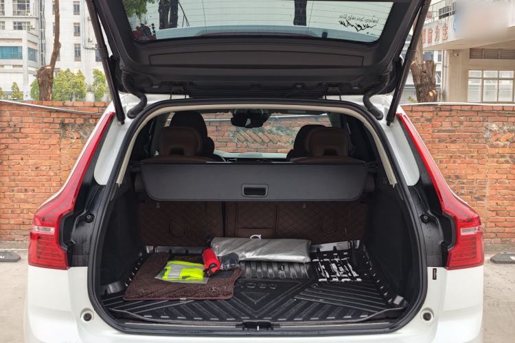 Used Volvo XC60 2020 T5 4x4 Smart Luxury Edition Trunk