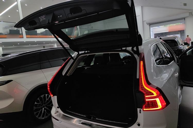 Used Volvo XC60 2020 T5 4x4 Smart Luxury Edition Trunk