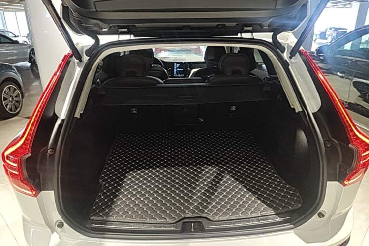 Used Volvo XC60 2020 T5 4x4 Smart Luxury Edition Trunk