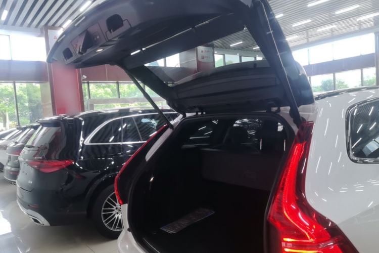 Used Volvo XC60 2020 T5 4x4 Smart & Dynamic Sport Edition Trunk