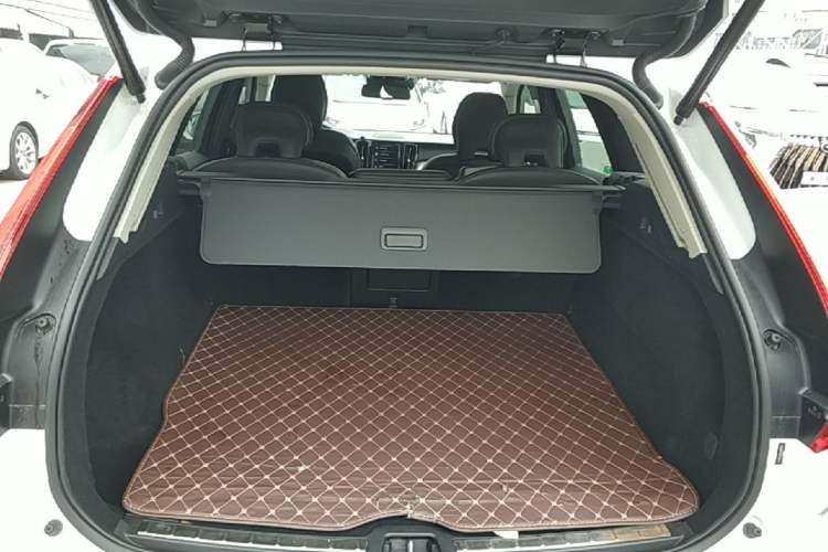 Used Volvo XC60 2020 T5 4x4 Zhiyi Luxury Edition Trunk