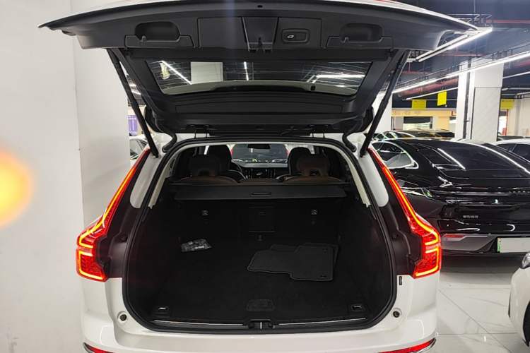Used Volvo XC60 2020 T5 4x4 Zhiyi Luxury Edition Trunk