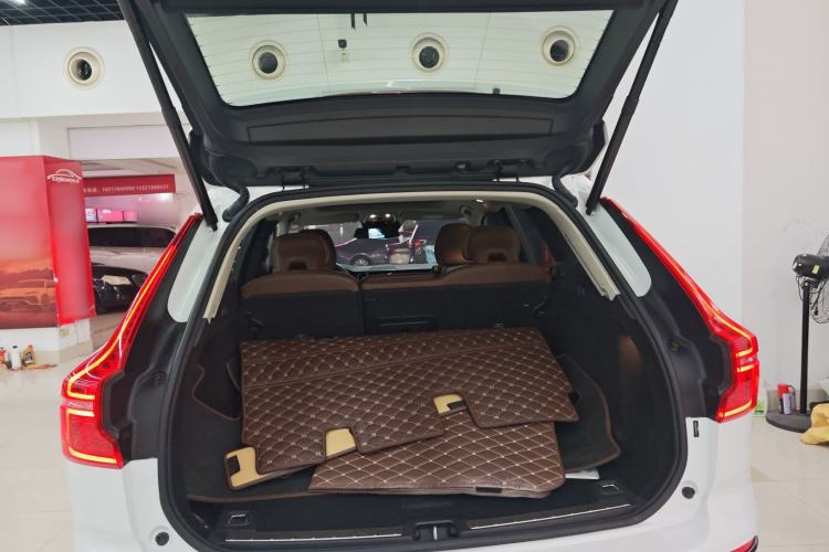Used Volvo XC60 2020 T5 4x4 Smart Luxury Edition Trunk