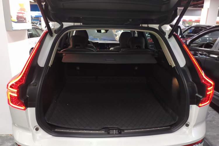 Used Volvo XC60 2020 T5 4x4 Smart Luxury Edition Trunk