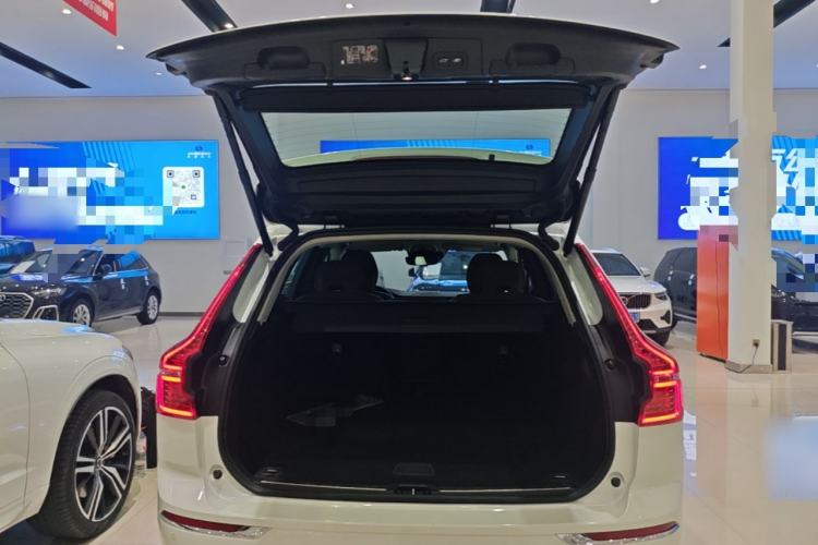 Used Volvo XC60 2020 T5 4x4 Smart Luxury Edition Trunk