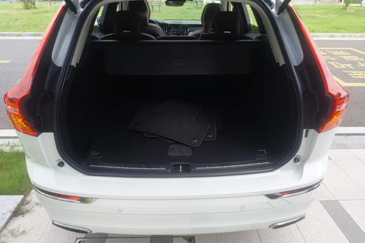 Used Volvo XC60 2020 T5 4x4 Smart Luxury Edition Trunk