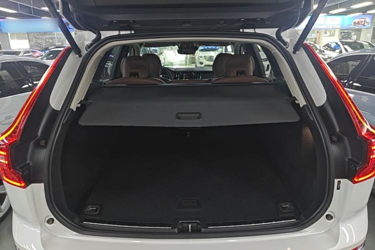 Used Volvo XC60 2020 T5 4x4 Smart Luxury Edition Trunk