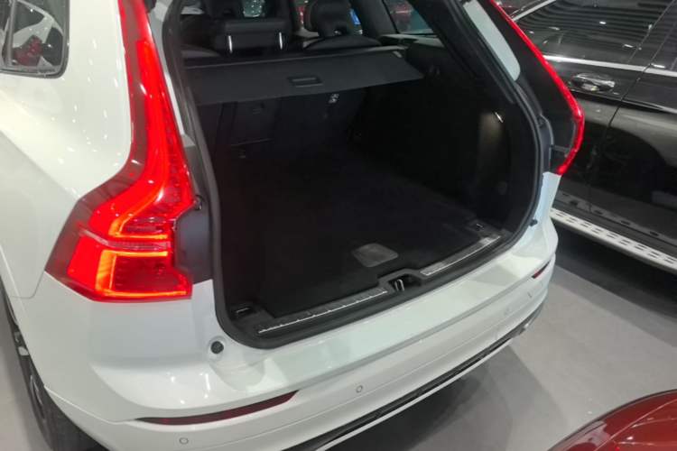 Used Volvo XC60 2020 T5 4x4 Smart & Dynamic Sport Edition Trunk