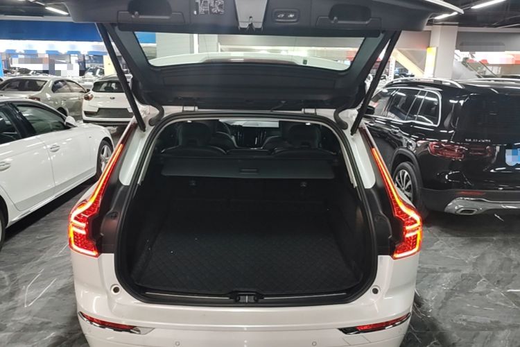 Used Volvo XC60 2020 T5 4x4 Smart Luxury Edition Trunk