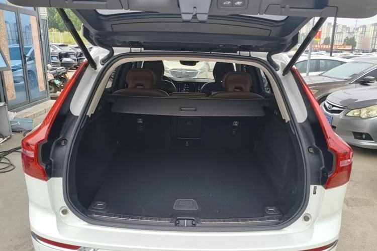 Used Volvo XC60 2020 T5 4x4 Smart Luxury Edition Trunk