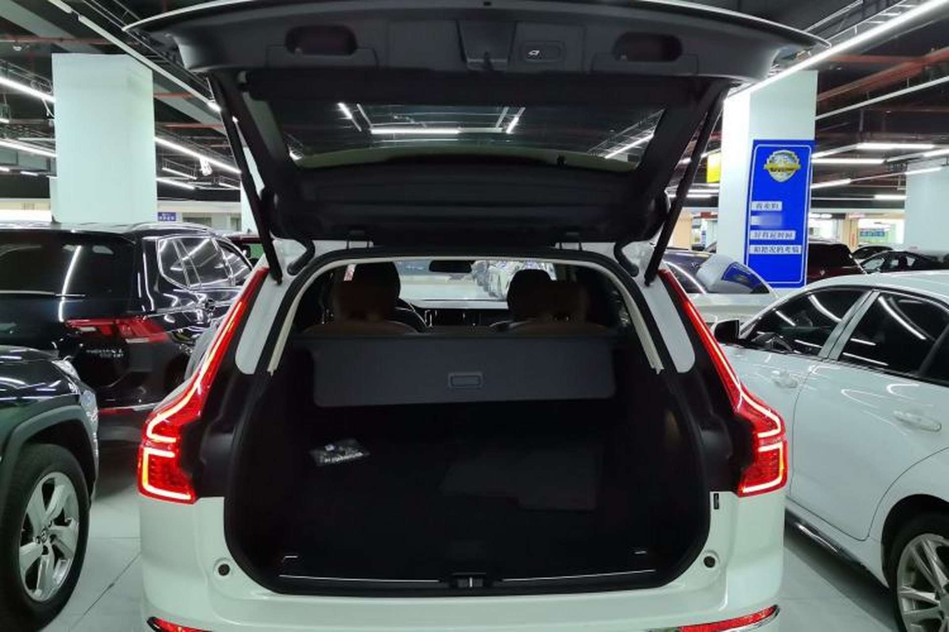 Used Volvo XC60 2020 T5 4x4 Zhiyi Luxury Edition Trunk