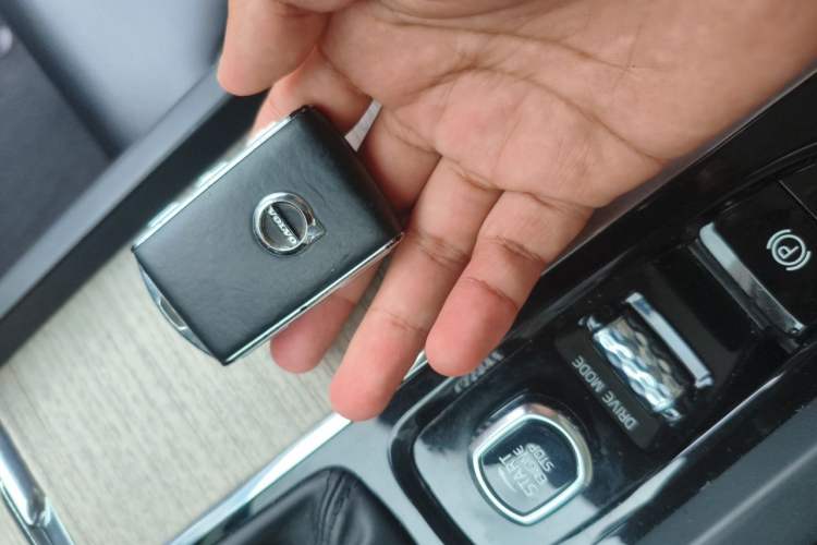 Used Volvo XC60 2020 T5 4x4 Smart Luxury Edition Vehicle Key