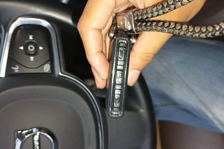 Used Volvo XC60 2020 T5 4x4 Zhiyi Luxury Edition Vehicle Key