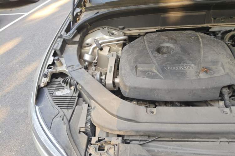 Used Volvo XC60 2020 T5 4x4 Smart Luxury Edition Engine Bay Right
