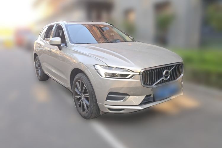 Used Volvo XC60 2020 T5 4x4 Smart Luxury Edition Front Right 45 Deg