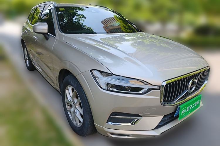 Used Volvo XC60 2020 T5 4x4 Zhiyi Luxury Edition Front Right 45 Deg