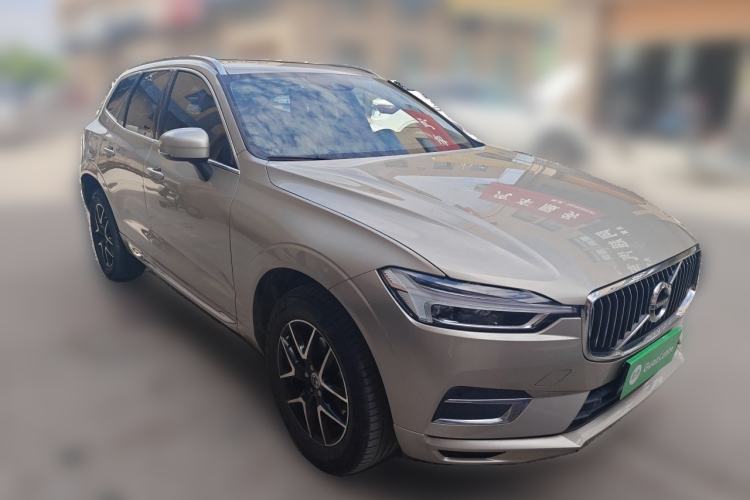 Used Volvo XC60 2020 T5 4x4 Zhiyi Luxury Edition Front Right 45 Deg
