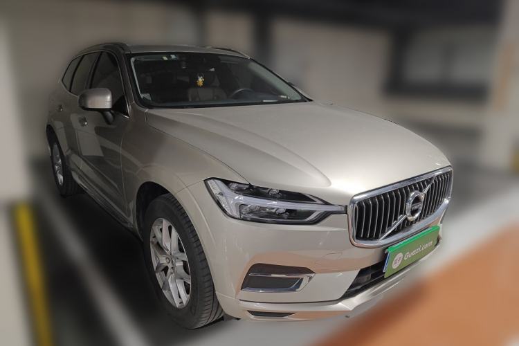 Used Volvo XC60 2020 T5 4x4 Zhiyi Luxury Edition Front Right 45 Deg