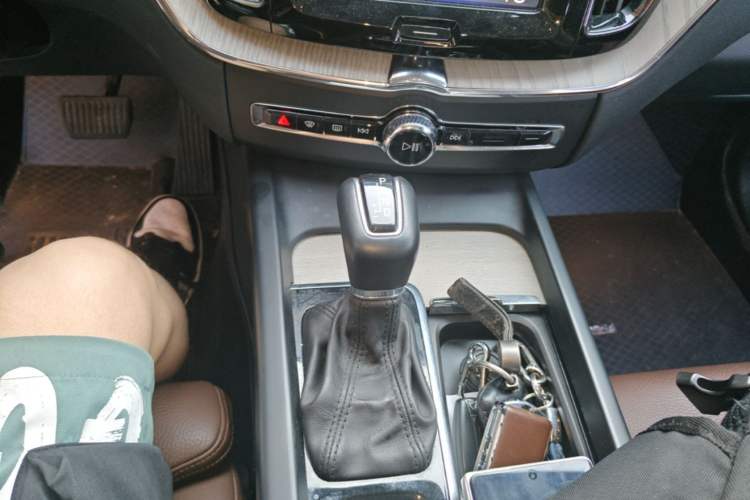 Used Volvo XC60 2020 T5 4x4 Smart Luxury Edition Gear Lever