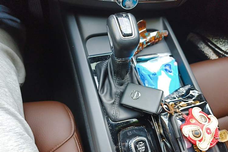 Used Volvo XC60 2020 T5 4x4 Zhiyi Luxury Edition Gear Lever