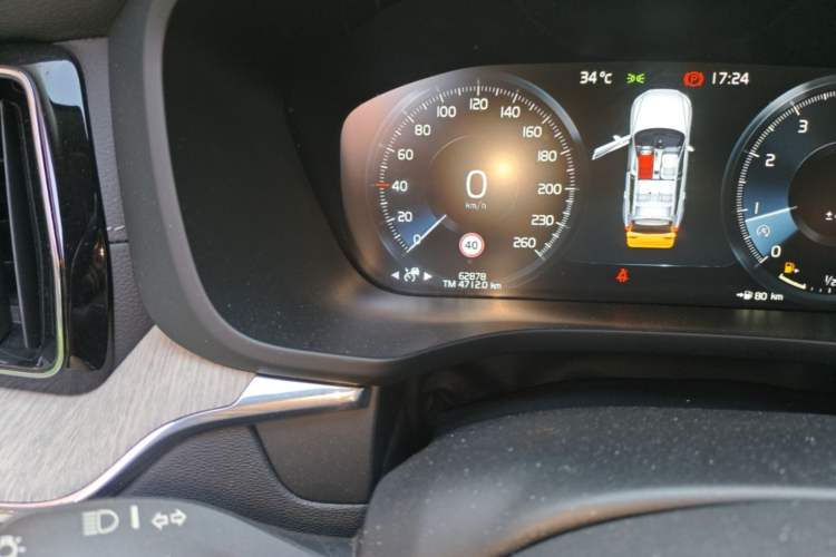 Used Volvo XC60 2020 T5 4x4 Smart Luxury Edition Odometer Close Up