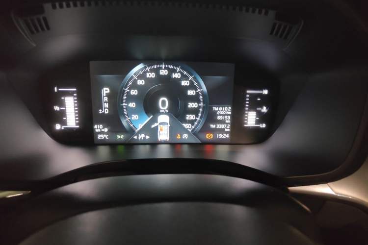 Used Volvo XC60 2020 T5 4x4 Zhiyi Luxury Edition Odometer Close Up