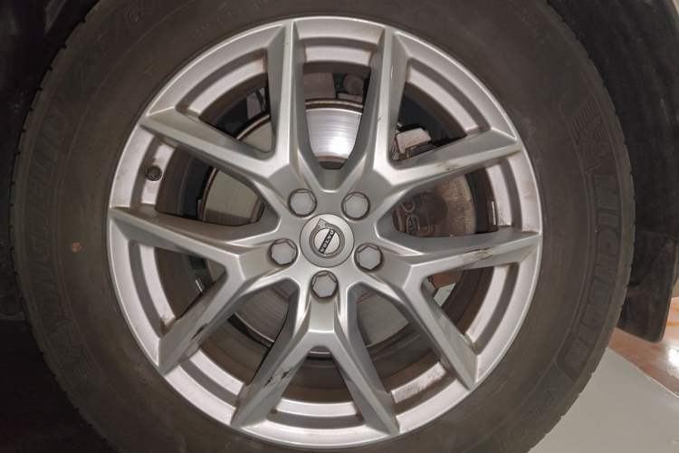 Used Volvo XC60 2020 T5 4x4 Zhiyi Luxury Edition Right Front Wheel Hub