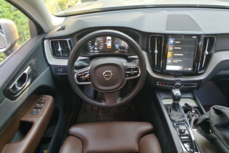 Used Volvo XC60 2020 T5 4x4 Smart Luxury Edition Steering Wheel