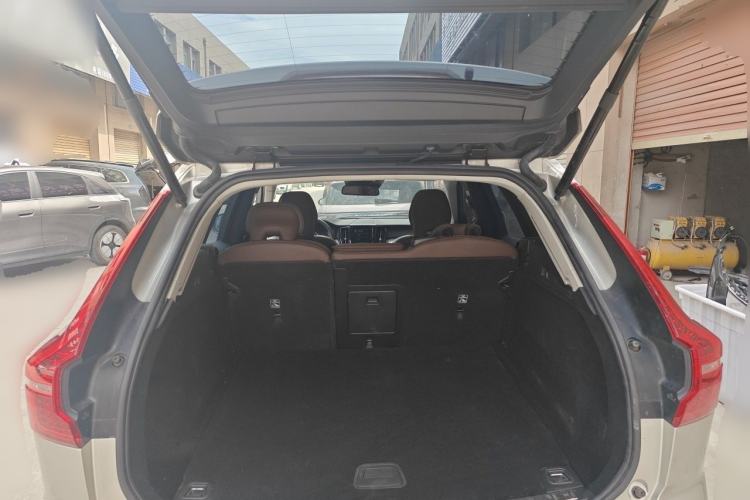 Used Volvo XC60 2020 T5 4x4 Zhiyi Luxury Edition Trunk