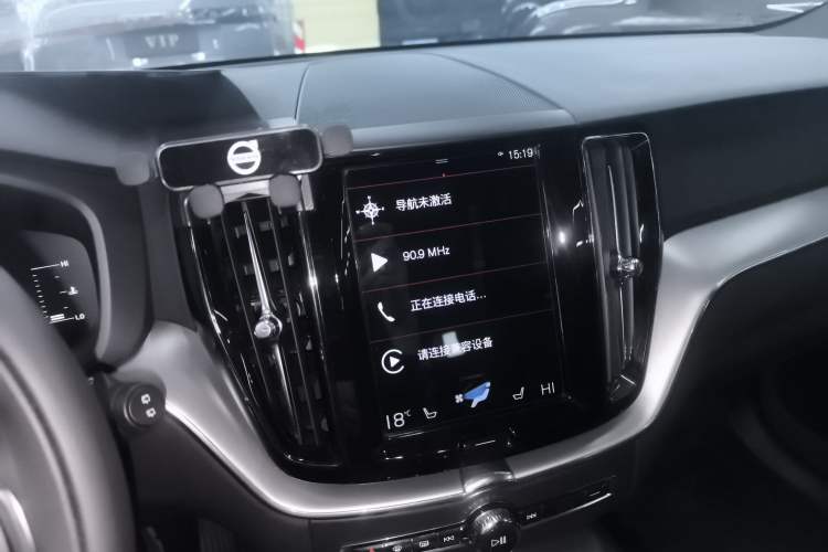 Used Volvo XC60 2021 T5 4x4 Smart Luxury Edition Audio And AC Panel