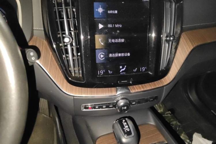 Used Volvo XC60 2021 T5 4x4 Smart Luxury Edition Audio And AC Panel